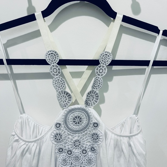 Moda International, Victoria’s Secret White Criss Cross Strap Flowy Top, Sz. M - Picture 2 of 4